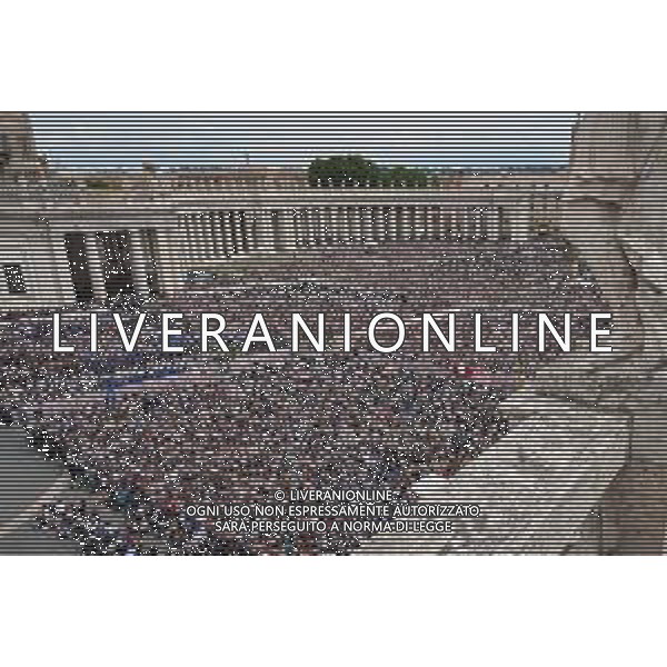 Città del Vaticano - 11 Maggio 2025 Papa Leone XIV appare al balcone centrale della Basilica di San Pietro per la sua prima benedizione domenicale dopo la sua elezione, in Piazza San Pietro in Vaticano Nella Foto: Papa Leone XIV  Andrea Bracaglia - AGENZIA ALDO LIVERANI SAS