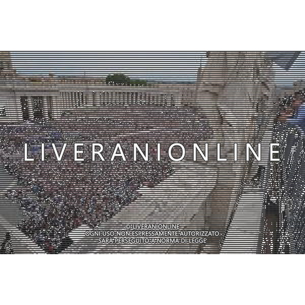 Città del Vaticano - 11 Maggio 2025 Papa Leone XIV appare al balcone centrale della Basilica di San Pietro per la sua prima benedizione domenicale dopo la sua elezione, in Piazza San Pietro in Vaticano Nella Foto: Papa Leone XIV  Andrea Bracaglia - AGENZIA ALDO LIVERANI SAS