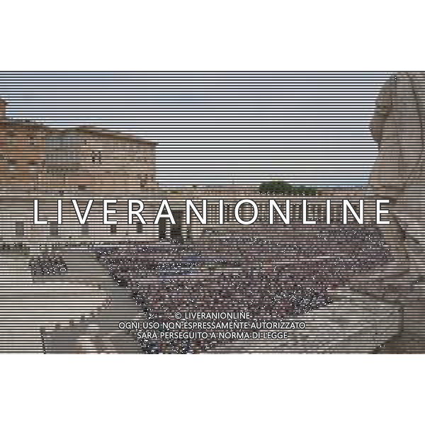 Città del Vaticano - 11 Maggio 2025 Papa Leone XIV appare al balcone centrale della Basilica di San Pietro per la sua prima benedizione domenicale dopo la sua elezione, in Piazza San Pietro in Vaticano Nella Foto: Papa Leone XIV  Andrea Bracaglia - AGENZIA ALDO LIVERANI SAS
