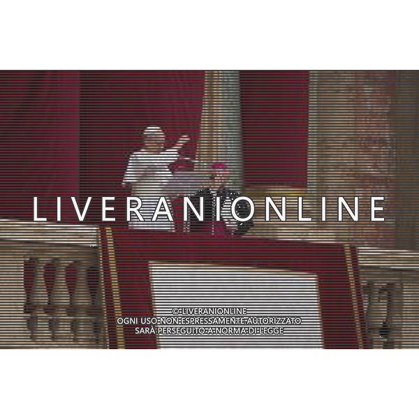Città del Vaticano - 11 Maggio 2025 Papa Leone XIV appare al balcone centrale della Basilica di San Pietro per la sua prima benedizione domenicale dopo la sua elezione, in Piazza San Pietro in Vaticano Nella Foto: Papa Leone XIV  Andrea Bracaglia - AGENZIA ALDO LIVERANI SAS