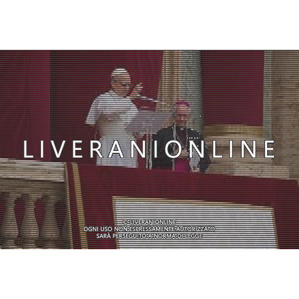 Città del Vaticano - 11 Maggio 2025 Papa Leone XIV appare al balcone centrale della Basilica di San Pietro per la sua prima benedizione domenicale dopo la sua elezione, in Piazza San Pietro in Vaticano Nella Foto: Papa Leone XIV  Andrea Bracaglia - AGENZIA ALDO LIVERANI SAS