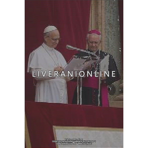 Città del Vaticano - 11 Maggio 2025 Papa Leone XIV appare al balcone centrale della Basilica di San Pietro per la sua prima benedizione domenicale dopo la sua elezione, in Piazza San Pietro in Vaticano Nella Foto: Papa Leone XIV  Andrea Bracaglia - AGENZIA ALDO LIVERANI SAS