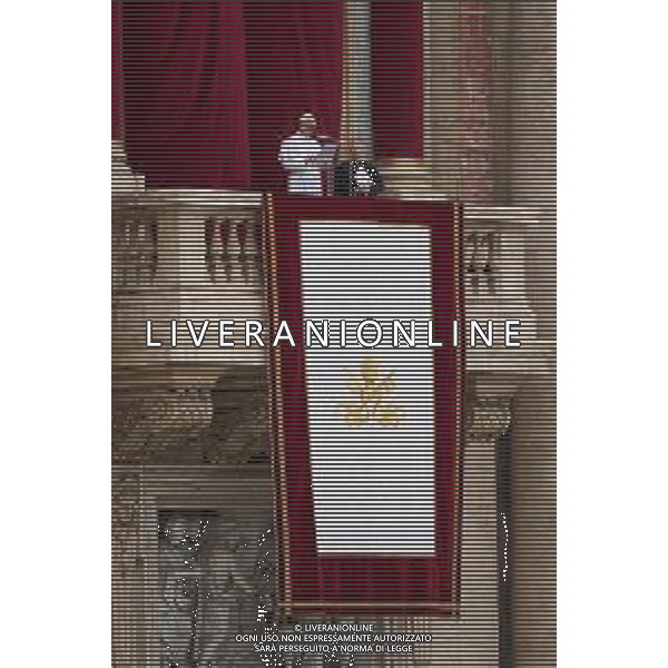 Città del Vaticano - 11 Maggio 2025 Papa Leone XIV appare al balcone centrale della Basilica di San Pietro per la sua prima benedizione domenicale dopo la sua elezione, in Piazza San Pietro in Vaticano Nella Foto: Papa Leone XIV  Andrea Bracaglia - AGENZIA ALDO LIVERANI SAS