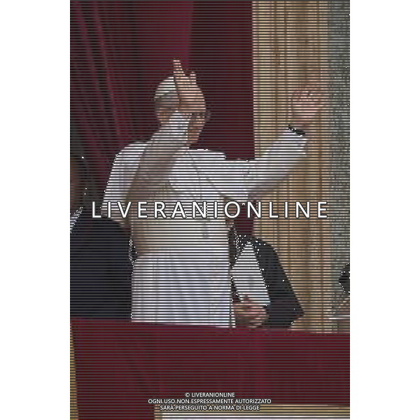 Città del Vaticano - 11 Maggio 2025 Papa Leone XIV appare al balcone centrale della Basilica di San Pietro per la sua prima benedizione domenicale dopo la sua elezione, in Piazza San Pietro in Vaticano Nella Foto: Papa Leone XIV  Andrea Bracaglia - AGENZIA ALDO LIVERANI SAS