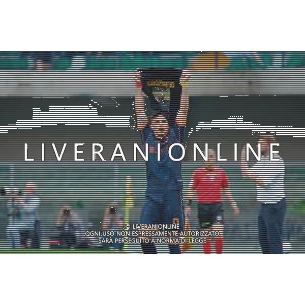 TVEM May 11, 2025 Verona, Italy - Hellas Verona vs US Lecce - Italian soccer serie A 2024/25 - Marcantonio Bentegodi Stadium. In the pic: Nikola Krstovic of US Lecce celebrates after scoring a goal for Graziano Fiorita foto emmanuele mastrodonato-ag aldo liverani sas