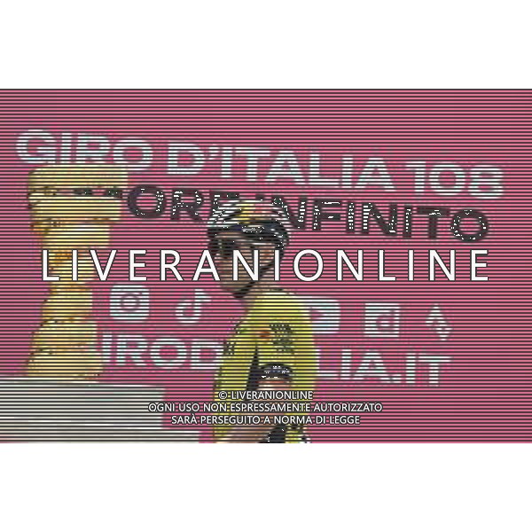 11-05-2025 Giro D\'italia; Tappa 03 Vlore - Vlore; 2025, Visma - Lease A Bike; Van Aert, Wout; Vlore; ©SIROTTI - AGENZIA ALDO LIVERANI SAS