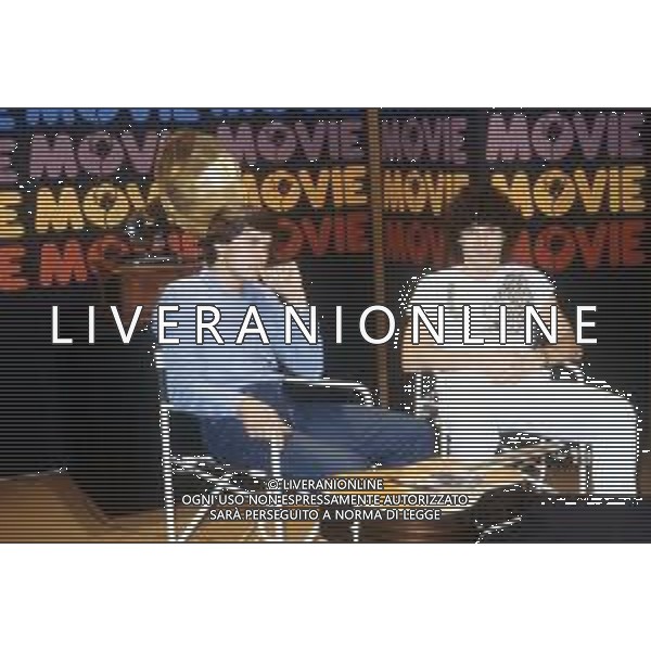 DIAP-RETROSPETTIVA GIANNI MORANDI CANTANTE NELLA FOTO GIANNI MORANDI NELLA TRASMISSIONE TELEVISIVA “MOVIE MOVIE“ ANNO 1981-1982 AG ALDO LIVERANI SAS  