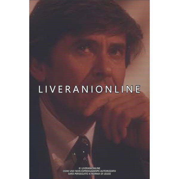 DIAP-RETROSPETTIVA GIANNI MORANDI CANTANTE NELLA FOTO GIANNI MORANDI NELL\'ANNO 1992 NELLA TRASMISSIONE TELEVISIVA “SERATA D\'ONORE“ AG ALDO LIVERANI SAS 