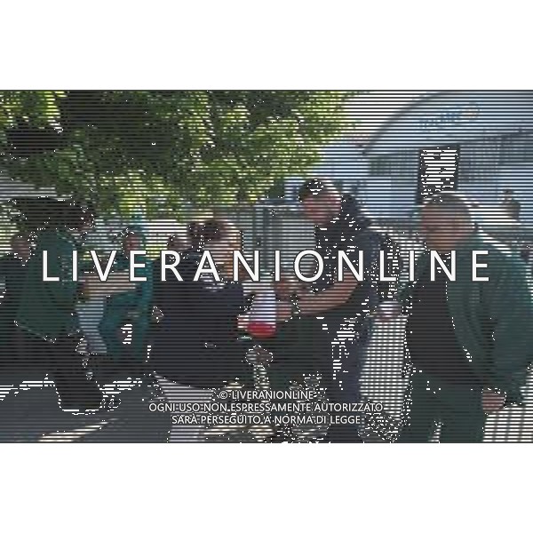 MORDANO 12 05 2025 AZIENDA TRACMEC IN SCIOPERO NELLA FOTO I GIOVANI PAPAVERI CON LA SUA PRESIDENTE GIULIA BARELLI DANNO LA COLAZIONE AGLI OPERAI DELLA AZIENDA TRECMEC IN SCIOPERO ©SANNA - AGENZIA ALDO LIVERANI SAS