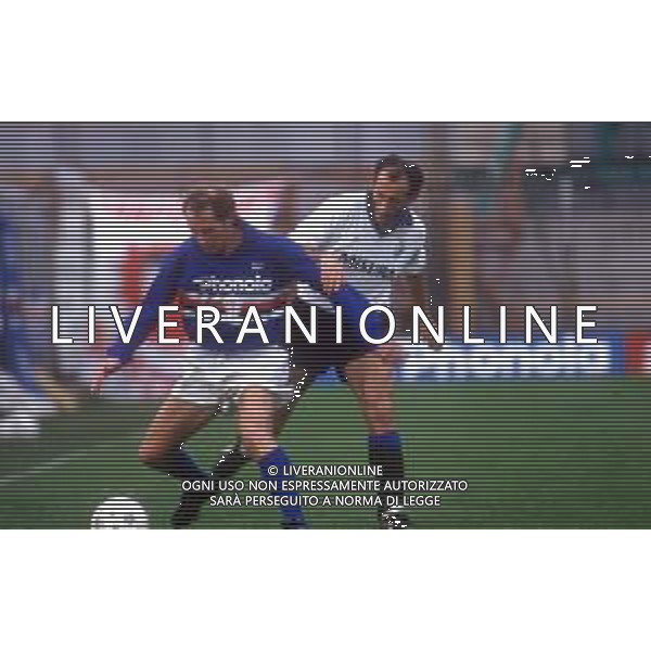 DIAP-RETROSPETTIVA FULVIO BONOMI CALCIATORE NELLA FOTO FULVIO BONOMI CON LA MAGLIA DELLA SAMPDORIA CALCIO E ADRIANO PIRACCINI AG ALDO LIVERANI SAS