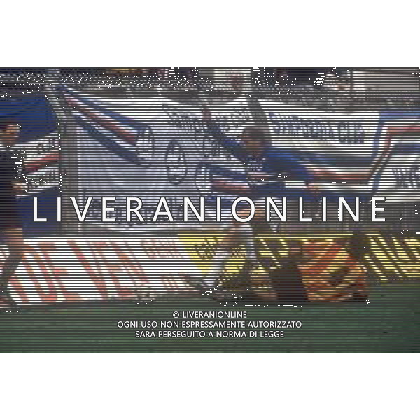 DIAP-RETROSPETTIVA FULVIO BONOMI CALCIATORE NELLA FOTO FULVIO BONOMI CON LA MAGLIA DELLA SAMPDORIA CALCIO AG ALDO LIVERANI SAS