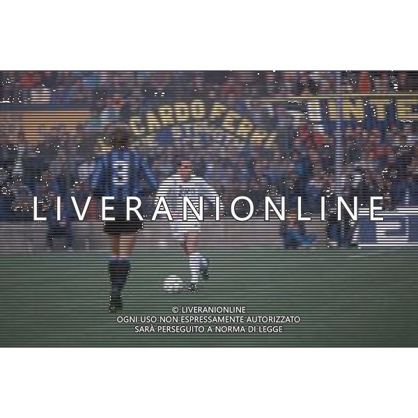 DIAP-RETROSPETTIVA FULVIO BONOMI CALCIATORE NELLA FOTO FULVIO BONOMI CON LA MAGLIA DELLA SAMPDORIA CALCIO AG ALDO LIVERANI SAS