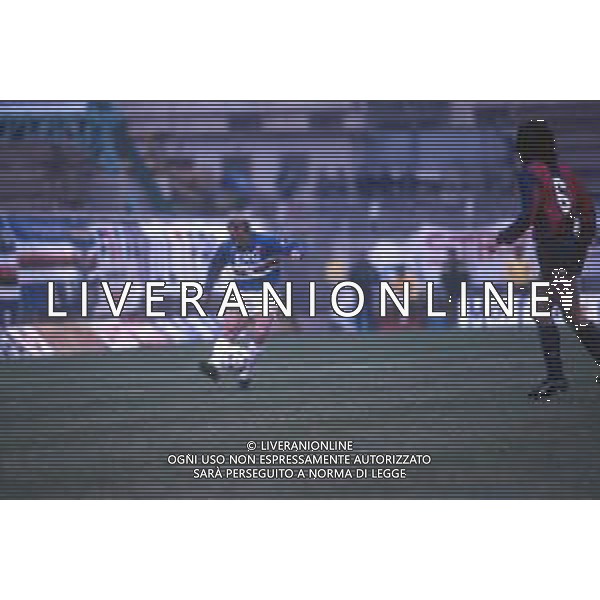 DIAP-RETROSPETTIVA FULVIO BONOMI CALCIATORE NELLA FOTO FULVIO BONOMI CON LA MAGLIA DELLA SAMPDORIA CALCIO AG ALDO LIVERANI SAS