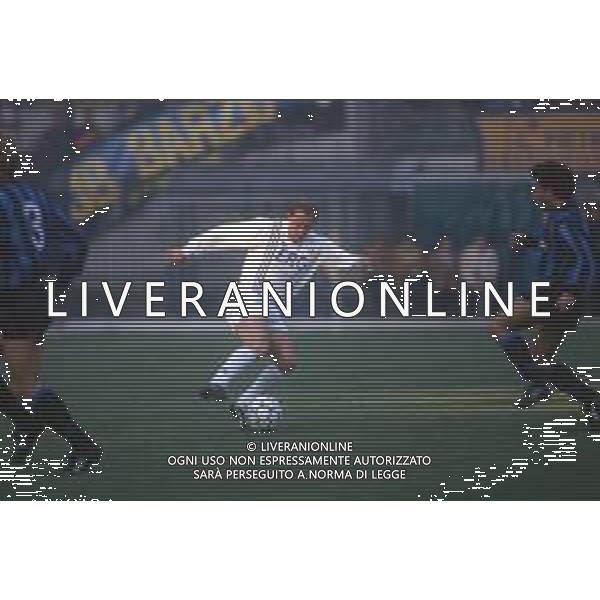DIAP-RETROSPETTIVA FULVIO BONOMI CALCIATORE NELLA FOTO FULVIO BONOMI CON LA MAGLIA DELLA SAMPDORIA CALCIO AG ALDO LIVERANI SAS