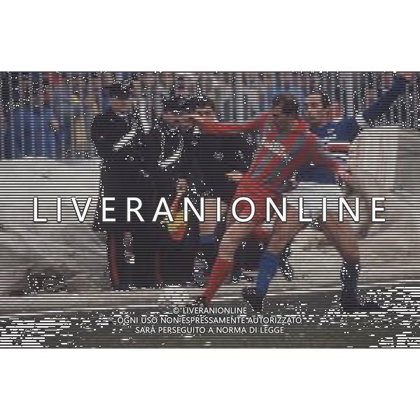 DIAP-RETROSPETTIVA FULVIO BONOMI CALCIATORE NELLA FOTO FULVIO BONOMI CON LA MAGLIA DELLA CREMONESE CALCIO E ALESSANDRO SCANZIANI AG ALDO LIVERANI SAS