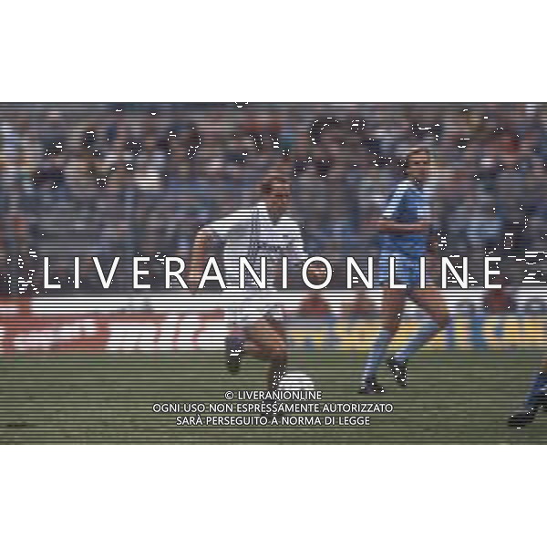 DIAP-RETROSPETTIVA FULVIO BONOMI CALCIATORE NELLA FOTO FULVIO BONOMI CON LA MAGLIA DELLA SAMPDORIA CALCIO AG ALDO LIVERANI SAS