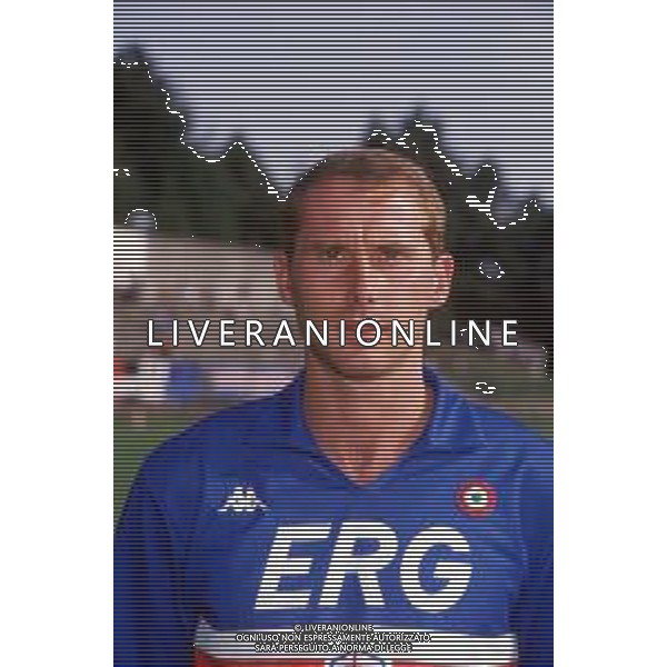 DIAP-RETROSPETTIVA FULVIO BONOMI CALCIATORE NELLA FOTO FULVIO BONOMI CON LA MAGLIA DELLA SAMPDORIA CALCIO AG ALDO LIVERANI SAS