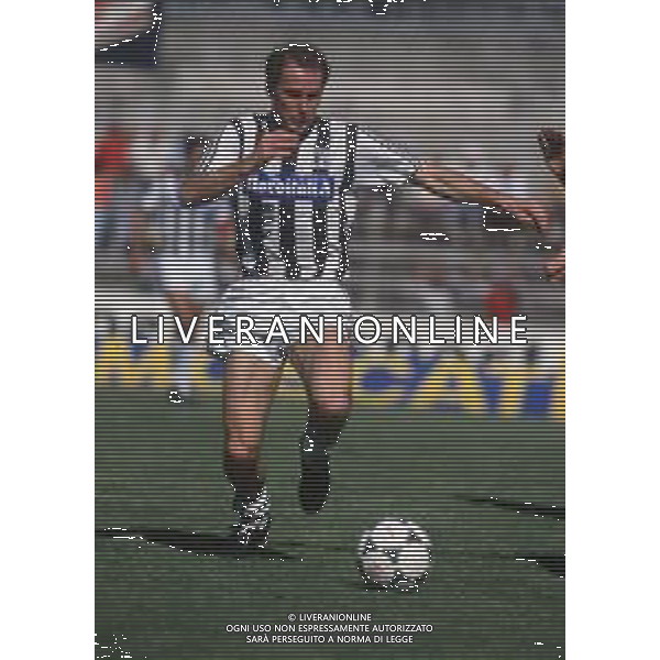DIAP-RETROSPETTIVA FULVIO BONOMI CALCIATORE NELLA FOTO FULVIO BONOMI CON LA MAGLIA DELL\'ASCOLI CALCIO AG ALDO LIVERANI SAS