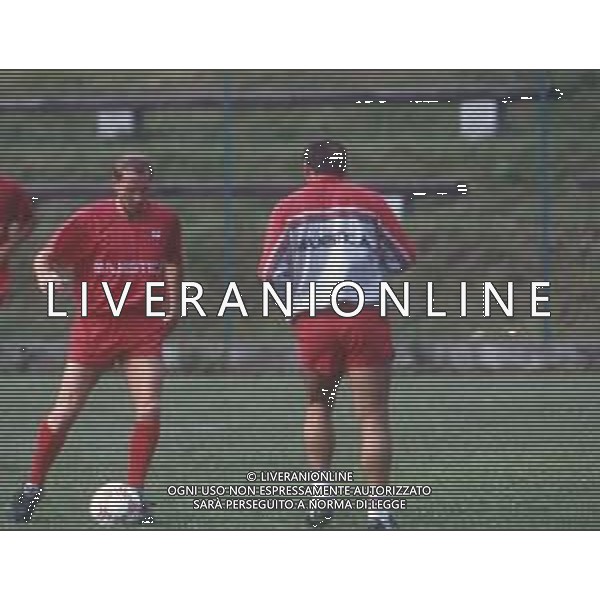DIAP-RETROSPETTIVA FULVIO BONOMI CALCIATORE NELLA FOTO FULVIO BONOMI CON LA MAGLIA DELLA CREMONESE CALCIO AG ALDO LIVERANI SAS