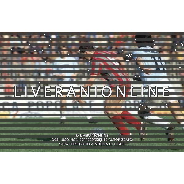 DIAP-RETROSPETTIVA FULVIO BONOMI CALCIATORE NELLA FOTO FULVIO BONOMI CON LA MAGLIA DELLA CREMONESE CALCIO AG ALDO LIVERANI SAS