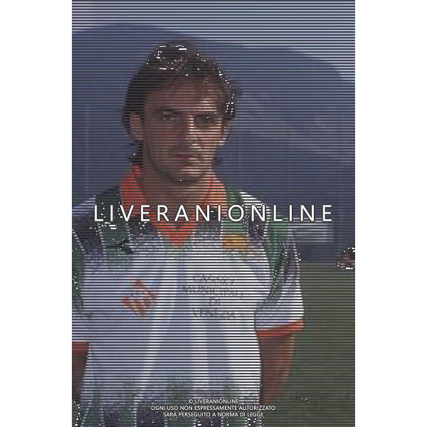 DIAP-RETROSPETTIVA FULVIO SIMONINI CALCIATORE NELLA FOTO FULVIO SIMONINI CON LA MAGLIA DEL VENEZIA CALCIO AG ALDO LIVERANI SAS