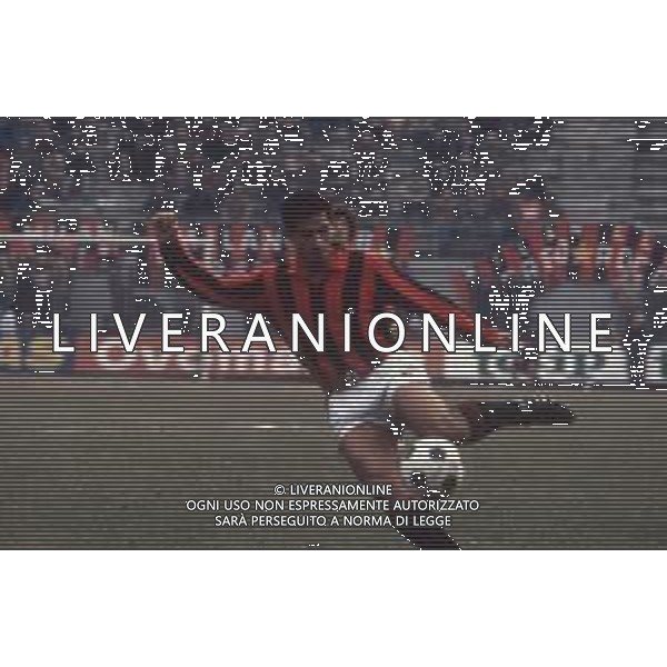 DIAP-RETROSPETTIVA GIUSEPPE GALLUZZO CALCIATORE NELLA FOTO GIUSEPPE GALLUZZO CON LA MAGLIA DEL MILAN CALCIO AG ALDO LIVERANI SAS