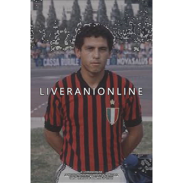 DIAP-RETROSPETTIVA GIUSEPPE GALLUZZO CALCIATORE NELLA FOTO GIUSEPPE GALLUZZO CON LA MAGLIA DEL MILAN CALCIO AG ALDO LIVERANI SAS