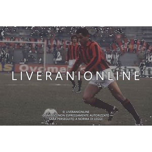DIAP-RETROSPETTIVA GIUSEPPE GALLUZZO CALCIATORE NELLA FOTO GIUSEPPE GALLUZZO CON LA MAGLIA DEL MILAN CALCIO AG ALDO LIVERANI SAS