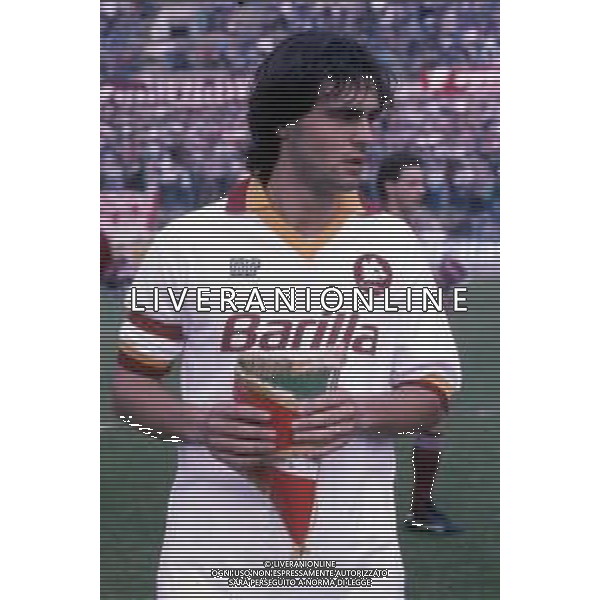 DIAP-RETROSPETTIVA GIUSEPPE GIANNINI CALCIATORE NELLA FOTO GIUSEPPE GIANNINI CON LA MAGLIA DELLA ROMA CALCIO AG ALDO LIVERANI SAS