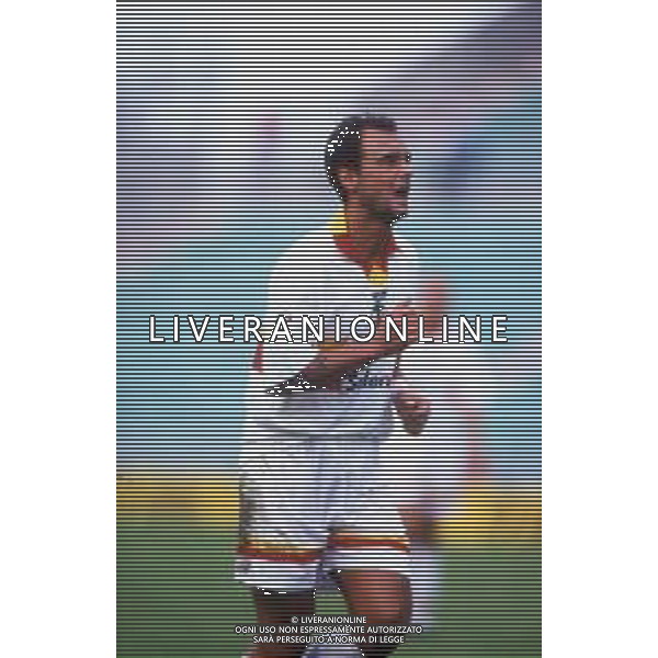 DIAP-RETROSPETTIVA GIUSEPPE GIANNINI CALCIATORE NELLA FOTO GIUSEPPE GIANNINI CON LA MAGLIA DEL LECCE CALCIO AG ALDO LIVERANI SAS