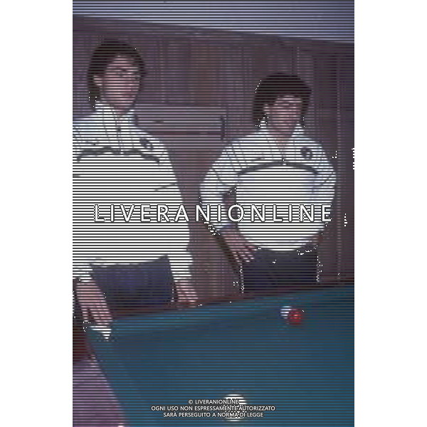 DIAP-RETROSPETTIVA GIUSEPPE GIANNINI CALCIATORE NELLA FOTO GIUSEPPE GIANNINI CON LA MAGLIA DELLA NAZIONALE ITALIANA CON GIANFRANCO MATTEOLI GIOCAA BOCCETTE AG ALDO LIVERANI SAS