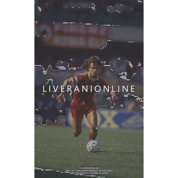 DIAP-RETROSPETTIVA GIUSEPPE GIANNINI CALCIATORE NELLA FOTO GIUSEPPE GIANNINI CON LA MAGLIA DELLA ROMA CALCIO AG ALDO LIVERANI SAS