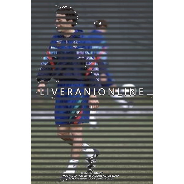 DIAP-RETROSPETTIVA GIULIO FALCONE CALCIATORE NELLA FOTO GIULIO FALCONE IN ALLENAMENTO CON LA NAZIONALE ITALIANA UNDER 21 AG ALDO LIVERANI SAS