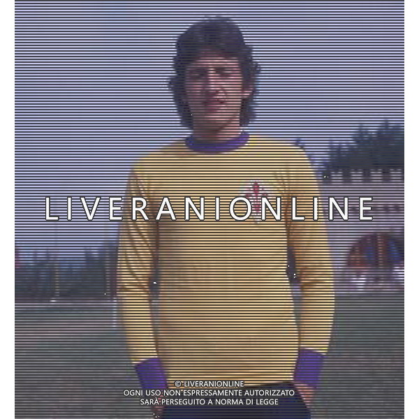 DIAP-RETROSPETTIVA GIOVANNI GALLI CALCIATORE NELLA FOTO GIOVANNI GALLI CON LA MAGLIA DELL FIORENTINA CALCIO AG ALDO LIVERANI SAS