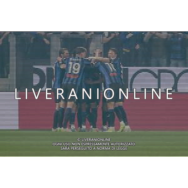 Ademola Lookman of Atalanta BC celebrates with team during Atalanta BC vs AS Roma, 36° Serie A Enilive 2024-25 game at Gewiss stadium in Bergamo (BG), Italy, on May 12, 2025. (Photo by Davide Casentini)- AGENZIA ALDO LIVERANI SAS