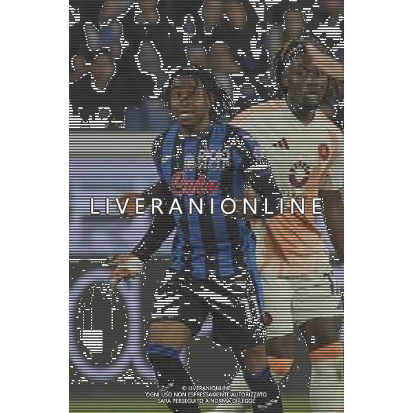 Ademola Lookman of Atalanta BC and Manu Kone’ of AS Roma during Atalanta BC vs AS Roma, 36° Serie A Enilive 2024-25 game at Gewiss stadium in Bergamo (BG), Italy, on May 12, 2025. (Photo by Davide Casentini)- AGENZIA ALDO LIVERANI SAS