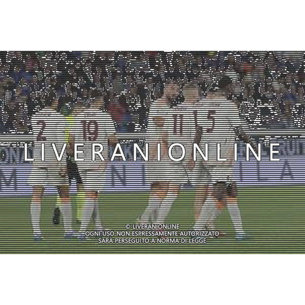 Bryan Cristante of AS Roma celebrates with team after goal during Atalanta BC vs AS Roma, 36° Serie A Enilive 2024-25 game at Gewiss stadium in Bergamo (BG), Italy, on May 12, 2025. (Photo by Davide Casentini)- AGENZIA ALDO LIVERANI SAS