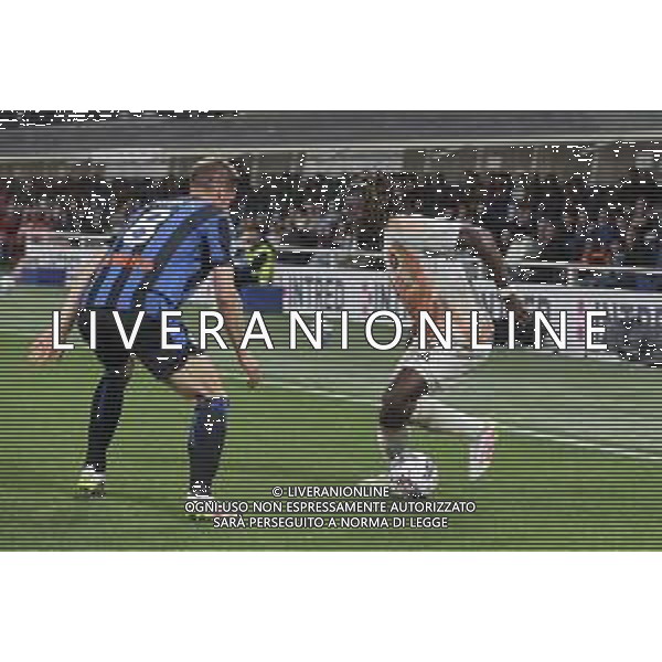 Manu Kone’ of AS Roma battle for the ball with Charles De Ketelaere of Atalanta BC during Atalanta BC vs AS Roma, 36° Serie A Enilive 2024-25 game at Gewiss stadium in Bergamo (BG), Italy, on May 12, 2025. (Photo by Davide Casentini)- AGENZIA ALDO LIVERANI SAS