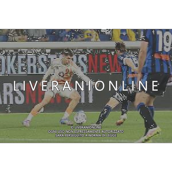 Matías Soule’ of AS Roma battle for the ball with Marten de Roon of Atalanta BC during Atalanta BC vs AS Roma, 36° Serie A Enilive 2024-25 game at Gewiss stadium in Bergamo (BG), Italy, on May 12, 2025. (Photo by Davide Casentini)- AGENZIA ALDO LIVERANI SAS