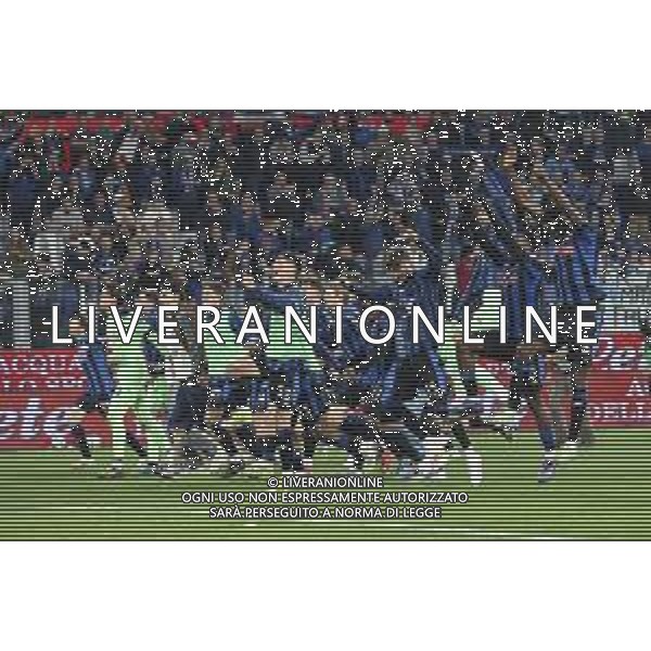Atalanta BC players celebrate the victory at the end of Atalanta BC vs AS Roma, 36° Serie A Enilive 2024-25 game at Gewiss stadium in Bergamo (BG), Italy, on May 12, 2025. (Photo by Davide Casentini)- AGENZIA ALDO LIVERANI SAS