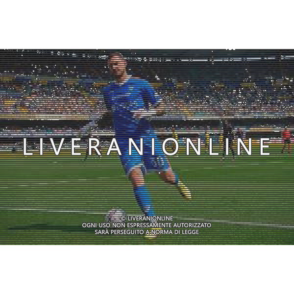 TVEM May 11, 2025 Verona, Italy - Hellas Verona vs US Lecce - Italian soccer serie A 2024/25 - Marcantonio Bentegodi Stadium. In the pic: Wladimiro Falcone of US Lecce ©TVEM Emmanuele Mastrodonato - AGENZIA ALDO LIVERANI SAS