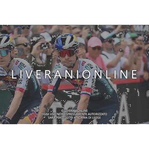 13-05-2025 Giro D\'italia; Tappa 04 Alberobello - Lecce; 2025, Red Bull - Bora Hansgrohe; Roglic, Primoz; Alberobello; ©SIROTTI - AGENZIA ALDO LIVERANI SAS