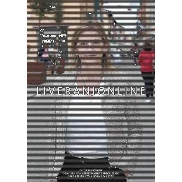 IMOLA 13 05 2025 CENTRO IMOLA PRONTA A DIVENTARE LA FAN CITY D EUROPA PER LA FORMULA 1. UN ESPERIENZA PER TUTTI ANCHE IN CITTA .la mappa illustrata del centro storico di Imola con tutte le attivazioni previste. NELLA FOTO ELENA PENAZZI ASSESSORE AL AUTODROMO ENZO E DINO FERRARI FOTO GIANNI SANNA-AG ALDO LIVERANI SAS