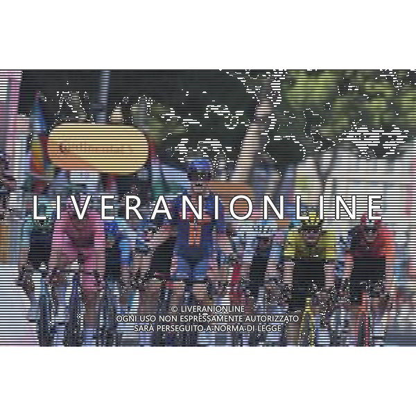 13-05-2025 Giro D\'italia; Tappa 04 Alberobello - Lecce; 2025, Picnic - Postnl; 2025, Lidl - Trek; 2025, Visma - Lease A Bike; Van Uden, Casper; Pedersen, Mads; Kooij, Olav; Lecce; ©SIROTTI - AGENZIA ALDO LIVERANI SAS