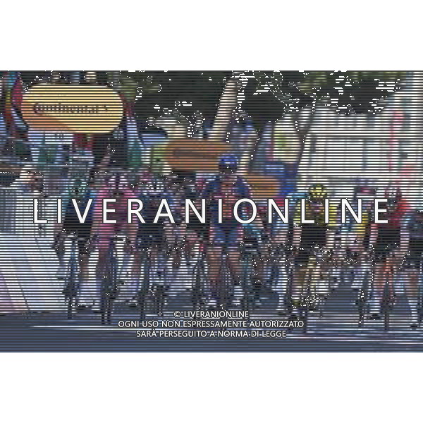 13-05-2025 Giro D\'italia; Tappa 04 Alberobello - Lecce; 2025, Picnic - Postnl; 2025, Lidl - Trek; 2025, Visma - Lease A Bike; Van Uden, Casper; Pedersen, Mads; Kooij, Olav; Lecce; ©SIROTTI - AGENZIA ALDO LIVERANI SAS