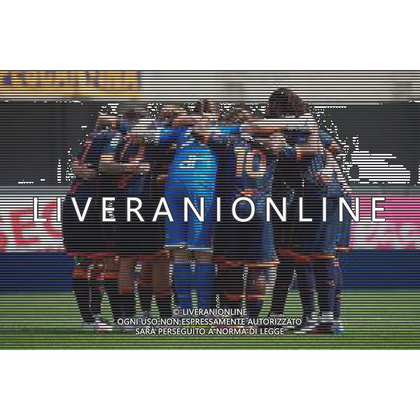 TVEM May 11, 2025 Verona, Italy - Hellas Verona vs US Lecce - Italian soccer serie A 2024/25 - Marcantonio Bentegodi Stadium. In the pic: The US Lecce players hug each other ©TVEM Emmanuele Mastrodonato - AGENZIA ALDO LIVERANI SAS