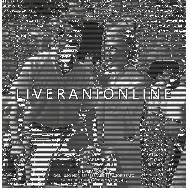 NEG-RETROSPETTIVA SYLVA KOSCINA ATTRICE NELLA FOTO SYLVA KOSCINA CON ROCK HUDSON SUL SET CINEMATOGRAFICO DEL FILM“ IL LUPI ATTACANO IN BRANCO“titolo internazionale: Hornets\' Nest NELL\'ANNO 1969 A PIACENZA AG ALDO LIVERANI SAS 