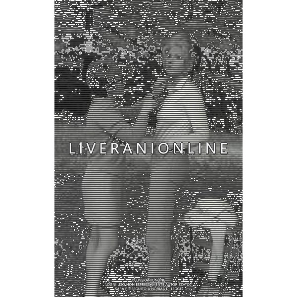 NEG-RETROSPETTIVA SYLVA KOSCINA ATTRICE NELLA FOTO SYLVA KOSCINA SUL SET CINEMATOGRAFICO DEL FILM“ IL LUPI ATTACANO IN BRANCO“titolo internazionale: Hornets\' Nest NELL\'ANNO 1969 A PIACENZA AG ALDO LIVERANI SAS
