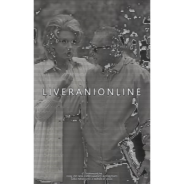 NEG-RETROSPETTIVA SYLVA KOSCINA ATTRICE NELLA FOTO SYLVA KOSCINA CON IL REGISTA PHIL KARLSON SUL SET CINEMATOGRAFICO DEL FILM“ IL LUPI ATTACANO IN BRANCO“titolo internazionale: Hornets\' Nest NELL\'ANNO 1969 A PIACENZA AG ALDO LIVERANI SAS