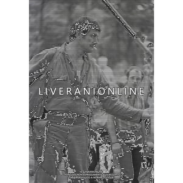 NEG-RETROSPETTIVA ROCK HUDSON ATTORE NELLA FOTO ROCK HUDSON SUL SET CINEMATOGRAFICO DEL FILM“ IL LUPI ATTACANO IN BRANCO“titolo internazionale: Hornets\' Nest NELL\'ANNO 1969 A PIACENZA AG ALDO LIVERANI SAS
